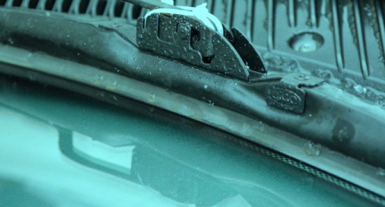 Описание стеклоочистителя (включая трапецию и другие элементы) на Lada Kalina