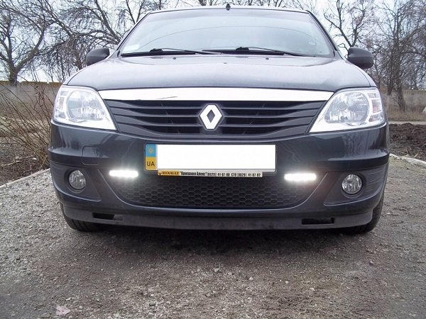 Как выбрать и заменить лампы ближнего света и другую оптику в Renault Logan?