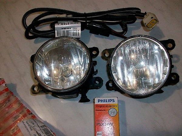 Как выбрать и заменить лампы ближнего света и другую оптику в Renault Logan?