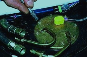 Характеристика датчика уровня топлива на ВАЗ 2114 инжектор и его замена своими руками