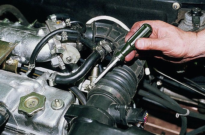 Описание датчика холостого хода ВАЗ 2110, инструкция по замене и чистке устройства