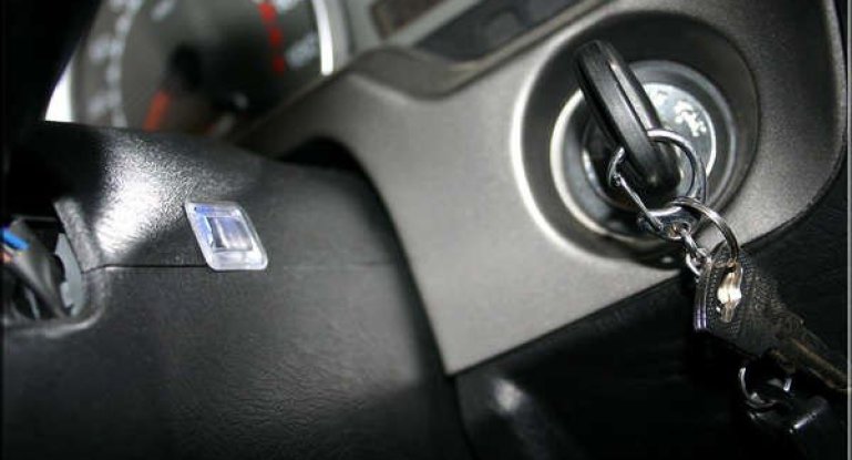 Причины того, что стартер не крутит, а втягивающее реле щелкает, устранение поломки