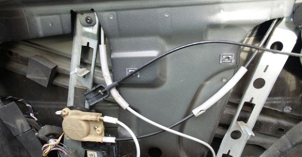 Неисправности стеклоподъемника и его блока на Renault Megane, Duster и Laguna