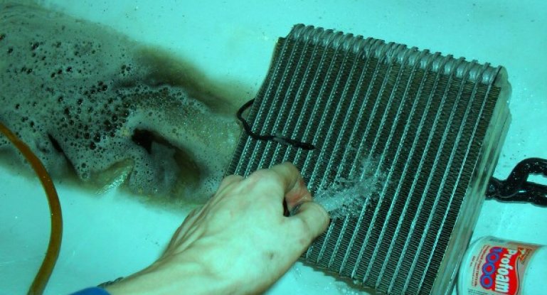 Руководство по чистке испарителя кондиционера автомобиля в домашних условиях