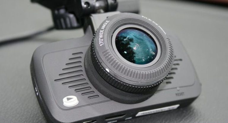 Обзор видеорегистраторов Playme: модельный ряд (Back, P400 и 200 Tetra), особенности