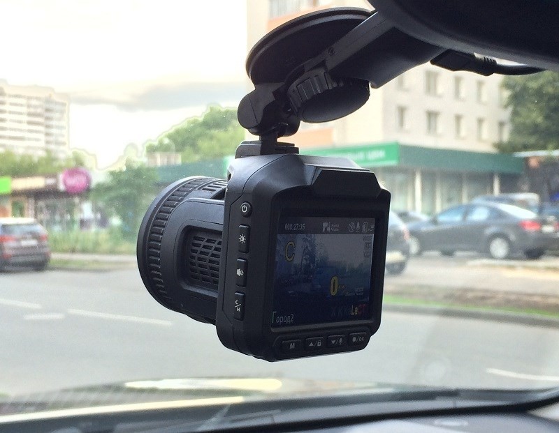 Обзор видеорегистраторов Playme: модельный ряд (Back, P400 и 200 Tetra), особенности