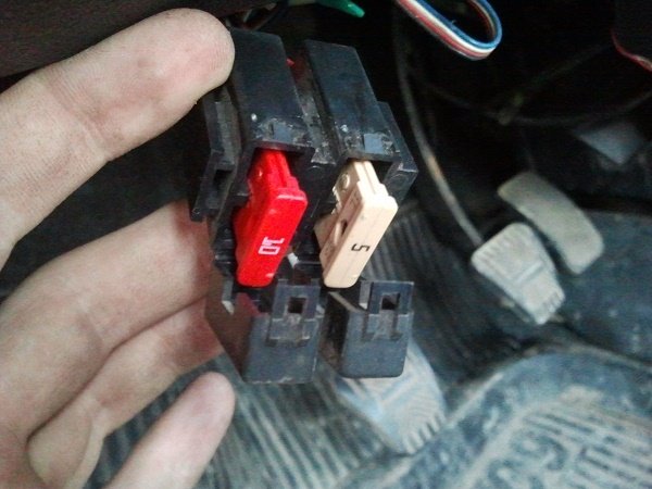 Почему не работает центральный замок, как устранить неисправности своими руками? Почему не работает центральный замок, как устранить неисправности своими руками?