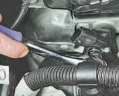 Проверка и замена датчиков системы управления двигателем на Opel Astra H (АБС и других) Проверка и замена датчиков системы управления двигателем на Opel Astra H (АБС и других)