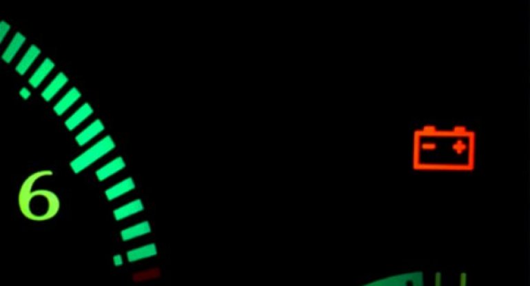 Что делать, если автомобильный аккумулятор разрядился в ноль, и почему?