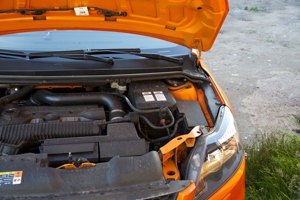 Инструкция по выбору и замене аккумулятора на автомобиль Ford Focus 2