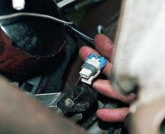 Инструкция, где находится, как проверить и заменить датчик коленвала ВАЗ 2110