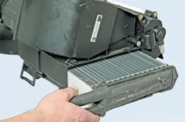 Неисправности печки, ремонт и замена радиатора отопителя на авто Лада Приора Неисправности печки, ремонт и замена радиатора отопителя на авто Лада Приора