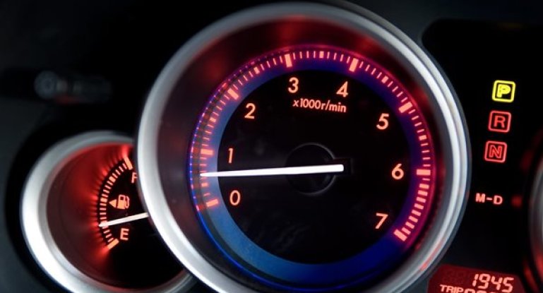 Характеристика автомобильного тахометра: понятие, принцип работы и виды