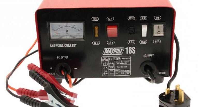 Зарядка аккумулятора автомобиля в домашних условиях: можно ли и как это сделать?