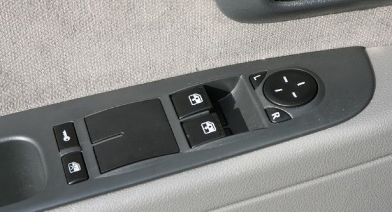 Особенности работы и ремонта блока управления стеклоподъемниками