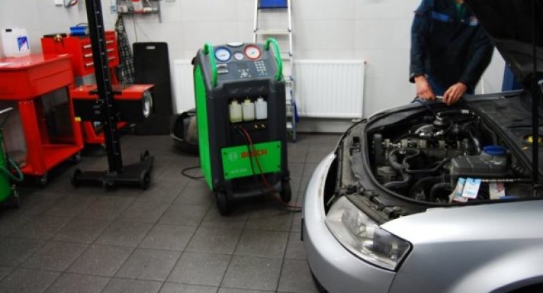 Какое давление в системе кондиционирования автомобиля, как его проверить?