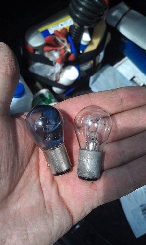 Детальная инструкция по замене лампочки заднего стоп-сигнала своими руками Детальная инструкция по замене лампочки заднего стоп-сигнала своими руками