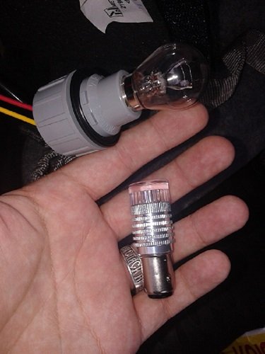 Детальная инструкция по замене лампочки заднего стоп-сигнала своими руками Детальная инструкция по замене лампочки заднего стоп-сигнала своими руками