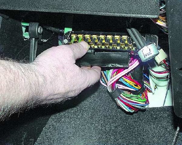 Почему стартер крутит, но не крутит двигатель, что делать в такой ситуации? Почему стартер крутит, но не крутит двигатель, что делать в такой ситуации?