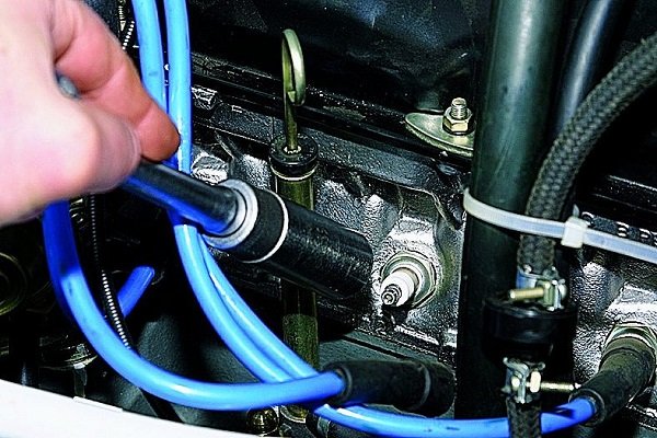 Почему стартер крутит, но не крутит двигатель, что делать в такой ситуации? Почему стартер крутит, но не крутит двигатель, что делать в такой ситуации?