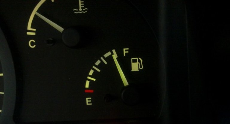 Характеристика датчика уровня топлива: неисправности, проверка и замена