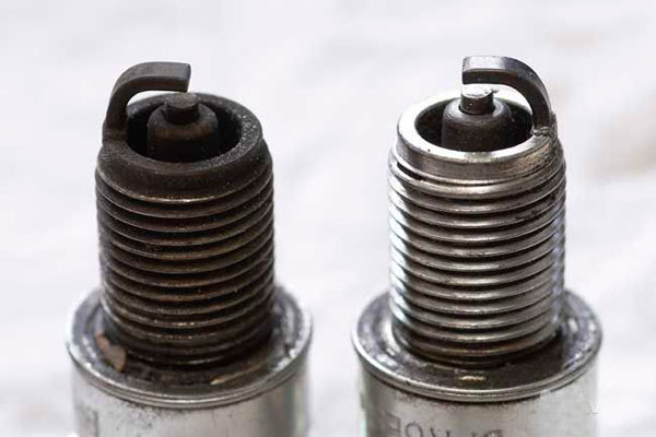 Причины нагара на свечах зажигания разного цвета, диагностика и очистка