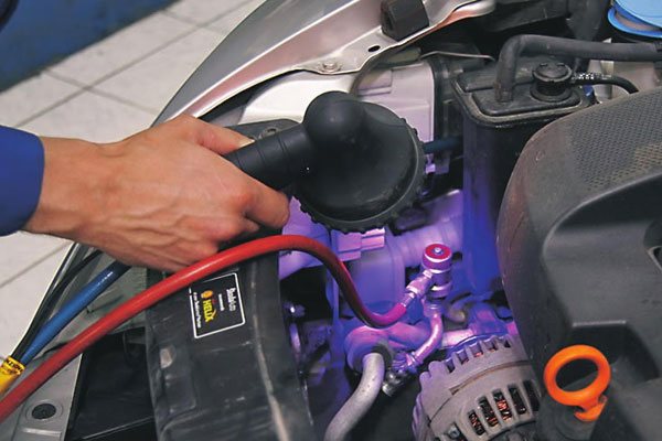 Заправка кондиционера автомобиля своими руками: количество фреона, таблица и пр