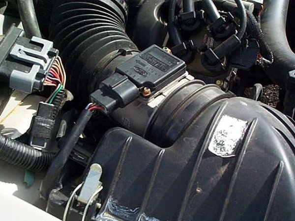 ДМРВ (датчик массового расхода воздуха): что это такое, как работает?