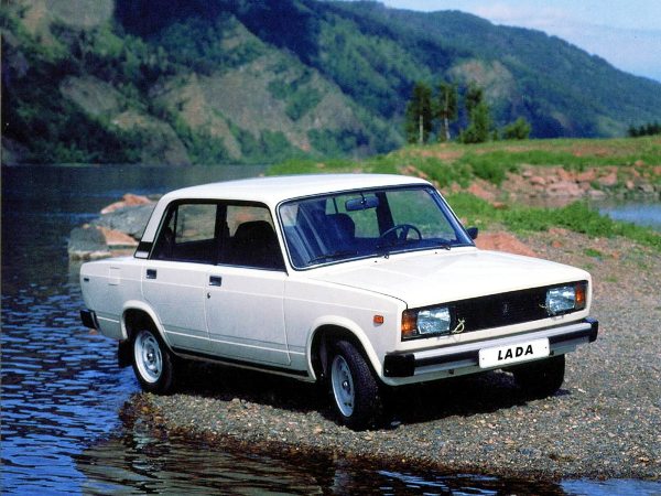 Подробное руководство по замене блока предохранителей автомобиля ВАЗ 2105 Подробное руководство по замене блока предохранителей автомобиля ВАЗ 2105