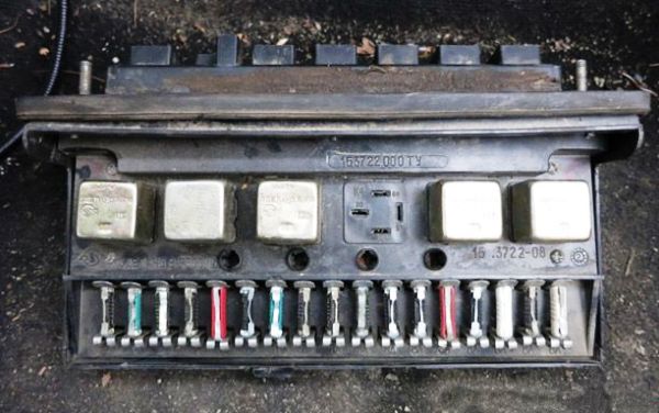 Подробное руководство по замене блока предохранителей автомобиля ВАЗ 2105 Подробное руководство по замене блока предохранителей автомобиля ВАЗ 2105