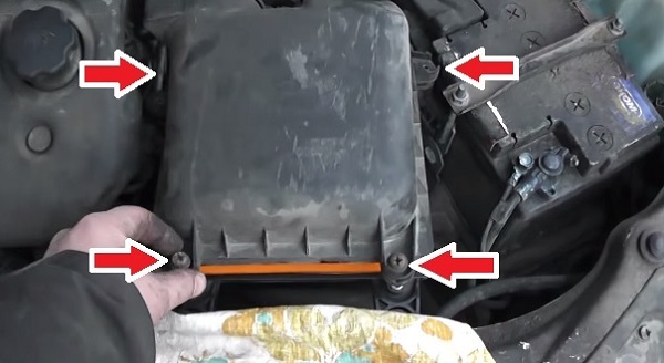 Полное руководство по замене воздушного фильтра автомобиля ВАЗ 2110, видео Полное руководство по замене воздушного фильтра автомобиля ВАЗ 2110, видео