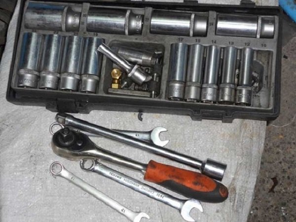 Руководство, как произвести замену сальника распредвала на ВАЗ 2109 (видео) Руководство, как произвести замену сальника распредвала на ВАЗ 2109 (видео)