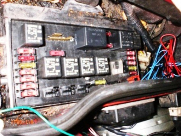 Руководство по замене блока предохранителей на ВАЗ 2115 инжектор, расшифровка Руководство по замене блока предохранителей на ВАЗ 2115 инжектор, расшифровка