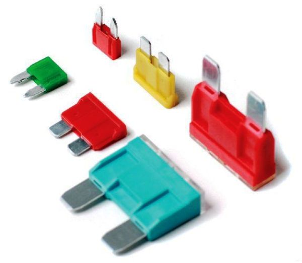 Руководство по замене блока предохранителей на ВАЗ 2115 инжектор, расшифровка Руководство по замене блока предохранителей на ВАЗ 2115 инжектор, расшифровка