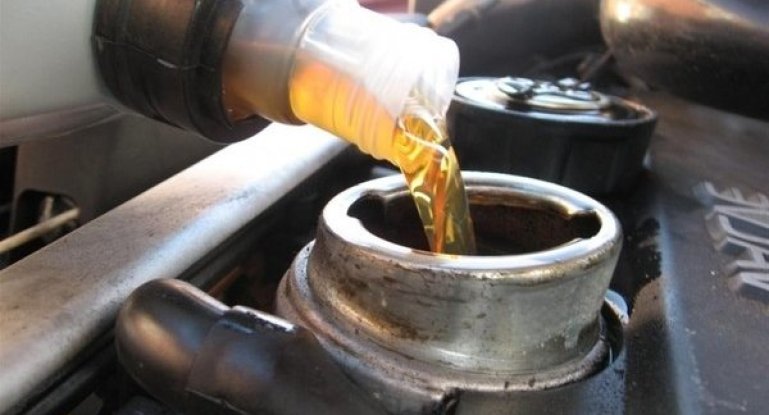 Можно ли и нужно ли смешивать моторные масла разных производителей?