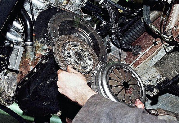 Инструкция по замене сцепления ВАЗ 2107 своими руками, стоимость детали Инструкция по замене сцепления ВАЗ 2107 своими руками, стоимость детали