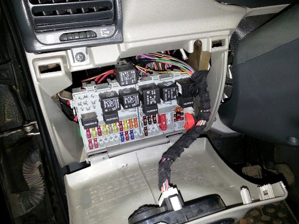 Руководство по замене блока предохранителей на Lada Kalina, расшифровка Руководство по замене блока предохранителей на Lada Kalina, расшифровка