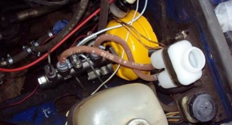 Инструкция, как прокачать сцепление на ВАЗ 2106: инструментарий и этапы