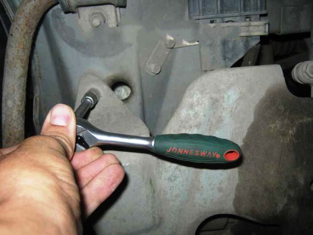 Установка кросс защиты картера на автомобиль Lada Kalina 2 самостоятельно Установка кросс защиты картера на автомобиль Lada Kalina 2 самостоятельно