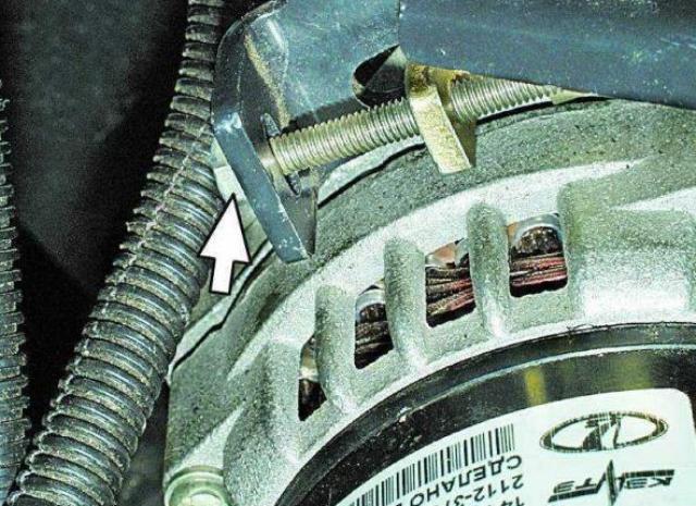 Полное руководство по замене ремня генератора на автомобиле ВАЗ 2110, видео процесса Полное руководство по замене ремня генератора на автомобиле ВАЗ 2110, видео процесса