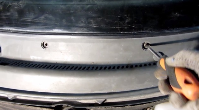 Как правильно произвести замену салонного фильтра на автомобиле ВАЗ 2112 самостоятельно