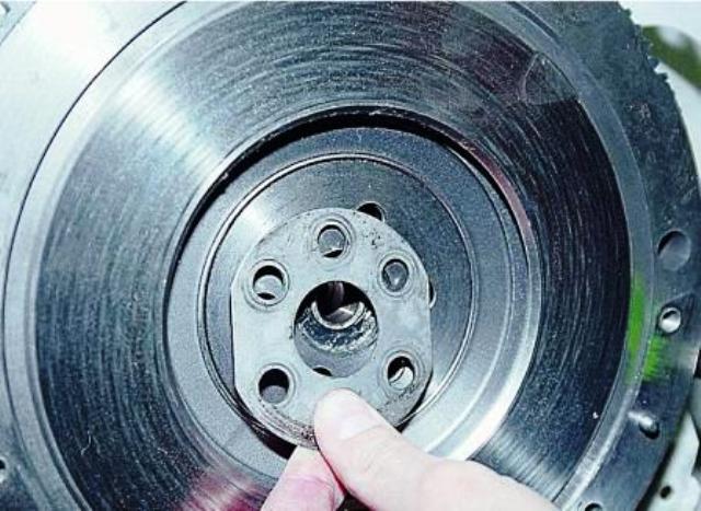 Самостоятельная замена переднего и заднего сальника коленвала на ВАЗ 2107 Самостоятельная замена переднего и заднего сальника коленвала на ВАЗ 2107