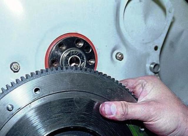 Самостоятельная замена переднего и заднего сальника коленвала на ВАЗ 2107 Самостоятельная замена переднего и заднего сальника коленвала на ВАЗ 2107