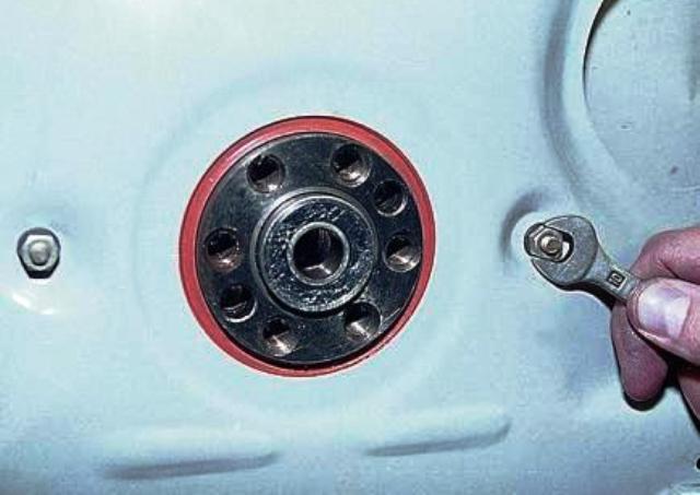 Самостоятельная замена переднего и заднего сальника коленвала на ВАЗ 2107 Самостоятельная замена переднего и заднего сальника коленвала на ВАЗ 2107