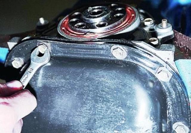 Самостоятельная замена переднего и заднего сальника коленвала на ВАЗ 2107 Самостоятельная замена переднего и заднего сальника коленвала на ВАЗ 2107