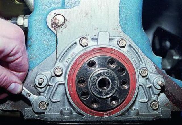 Самостоятельная замена переднего и заднего сальника коленвала на ВАЗ 2107 Самостоятельная замена переднего и заднего сальника коленвала на ВАЗ 2107