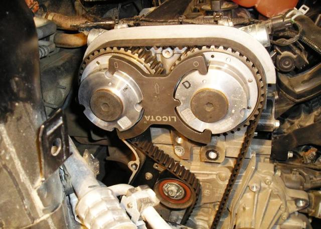 Замена ремня ГРМ Ford Focus 2 своими руками (видео): инструкции с фото Замена ремня ГРМ Ford Focus 2 своими руками (видео): инструкции с фото