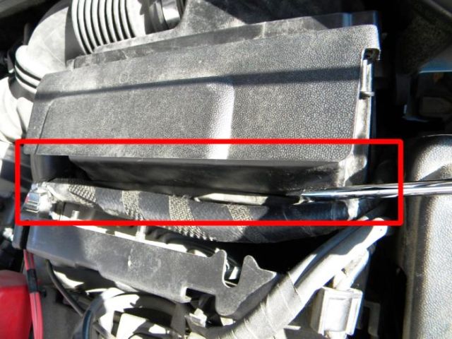 Замена воздушного фильтра Renault Megane 2: пошаговая инструкция с фото Замена воздушного фильтра Renault Megane 2: пошаговая инструкция с фото