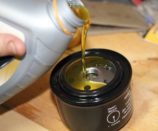 Как правильно заменить фильтр масляный Lada Largus: инструкции, фото и видео