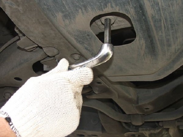 Замена масла в двигателе Рено Логан: пошаговая инструкция и фото Замена масла в двигателе Рено Логан: пошаговая инструкция и фото